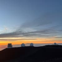 マウナケア山の山頂の天文台