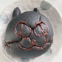 見つめられると…