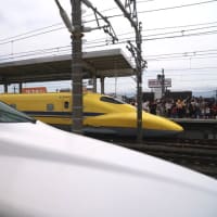 岐阜羽島駅のディズニー新幹線 ＆ ドクターイエロー