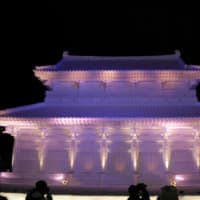 夜の雪まつり(＊・ｖ・)p