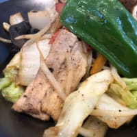 昼は野菜炒め定食、夜はスシローで…😅