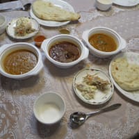 ある休日の昼食はインド・パキスタン料理「マユール」からテイクアウト
