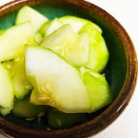 【北海道らしい夏の味覚「漬物メロン」にメロメロ】