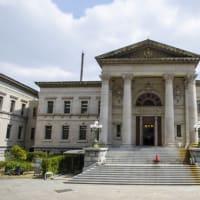 「自費出版の本を図書館に寄贈したい」は可能？