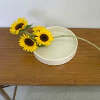 ひまわりで水を意識した作品に 草月流生け花教室 これも花あれも花