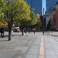 １２月の東京駅：日本生命丸の内ビル前を通り抜けて東京駅丸の内北口交差点前へ　ＰＡＲＴ２