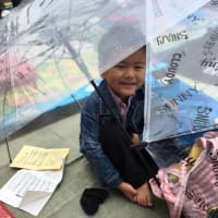 雨の運動会 傘テント