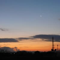 夜明けの金星と三日月