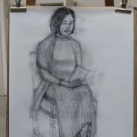 女性コスチューム　本を読む