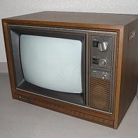 テレビ　　昔のテレビ Yahoo!オークション - 昭和レトロ NEC カラーテレビ 83製 1-6月