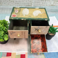 24年6月1日～2日：韓紙工芸展示即売会/TAMOA韓国語教室にて（４６）緑のミニ箪笥