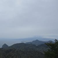 伊豆パノラマパーク・・・標高４５２メートルの葛城山山頂の展望台からの富士山は残念ながら・・・