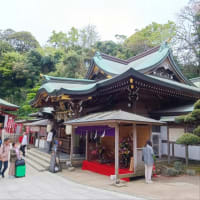江島神社　返津宮　と　奉安殿　描きました