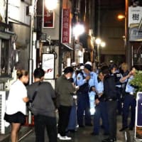 6日　「飲食店で刃物で刺された」女性２人、意識ない状態で救急搬送…背中刺した疑いで男を現行犯逮捕