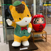 飛行機のゆるキャラ、お馬さんのゆるキャラ。