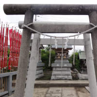 境内にはあまり木が無く、周辺には高い建物も無いので視界一杯に広がります。