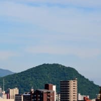 2025.07.06(日)AM07:24の藻岩山・平和祈念塔・手稲山・三角山・円山