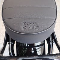 店頭に熊が入って来ました！それは、ROYAL ENFIELD のNewModel  BEAR 650が入店！クマちゃんはBLACKが似合いますね！