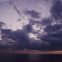 名護湾の残照、やはり雲が多かった（20221004）