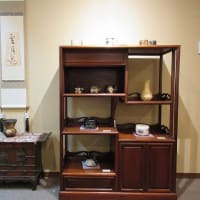 「-黄瀬戸・織部- 西岡 悠 陶展」会場奥風景