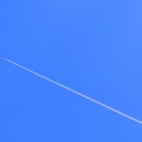 長ーい飛行機雲