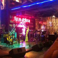 ここはお洒落なJAZZ空間　MEZZA WINE 