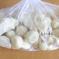 カザフスタンの乾燥チーズ2種類