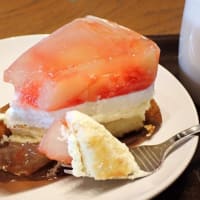 タイラー・ヘンダーソン「LOVE ENDURES」。スタバ上田中央店でピーチ＆ミルクケーキで珈琲タイム。