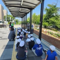 「栂・美木多駅前花の見守り隊～桃山台小学校編」