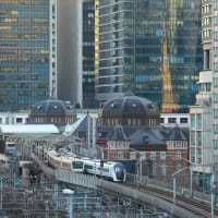 東京駅と「あずさ」