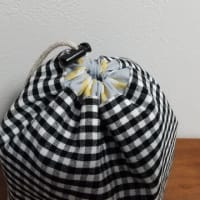 チェックの巾着