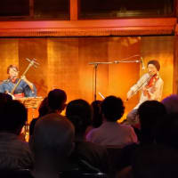 太田惠資さんと蛯名宇摩さんのコンサートに行きました。三味線とヴァイオリンの掛け合いです。