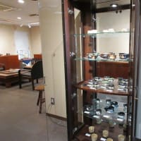 「-黄瀬戸・織部- 西岡 悠 陶展」会場奥風景