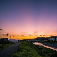 9月11日(水)晴れ-薄明光線の朝焼け