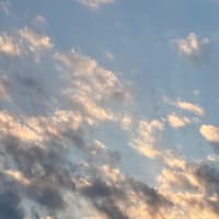 ツートンカラーの雲