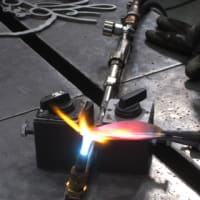 ビション・フリーゼちゃん×スズランのお花の表札を製作中