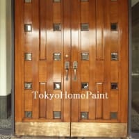 マンションエントランス木製玄関ドアの再塗装
