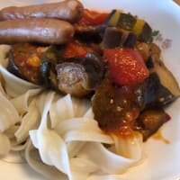 冷たい麺にラタトゥイユ
