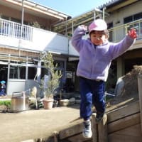 ぴんく・すみれ　2歳児　戸外遊び