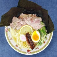 塩らぁ麺＠麺天坊　トッピングたっぷりの一寸お洒落なラーメン(#^.^#)