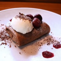 いすみ市、ハルフロマジュリ・カフェでアメリカン・チェリーのクレープを食べました。