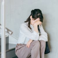 手のひら押して痛くないですか？