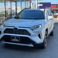 【施工事例】トヨタRAV4にヴァレンティのテールライト装着