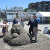逗子海岸で「砂の芸術」イベントが開催。