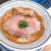 久々のラーメン屋でいつもと違うラーメン食って晩にはハム的ソーセージを刻んで乗せた