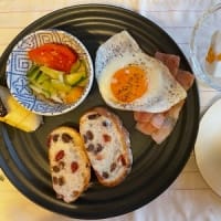 今日の朝ご飯とミニバラと鉢植えのアボガド！