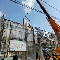 空とぶ窓と壁　～お家上棟のようす～