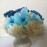 痛んでる花を開花して自宅用にアレンジ✿