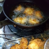 晩ごはんのしたくしてます