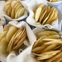 ベーコンとポテトで花の形のパン